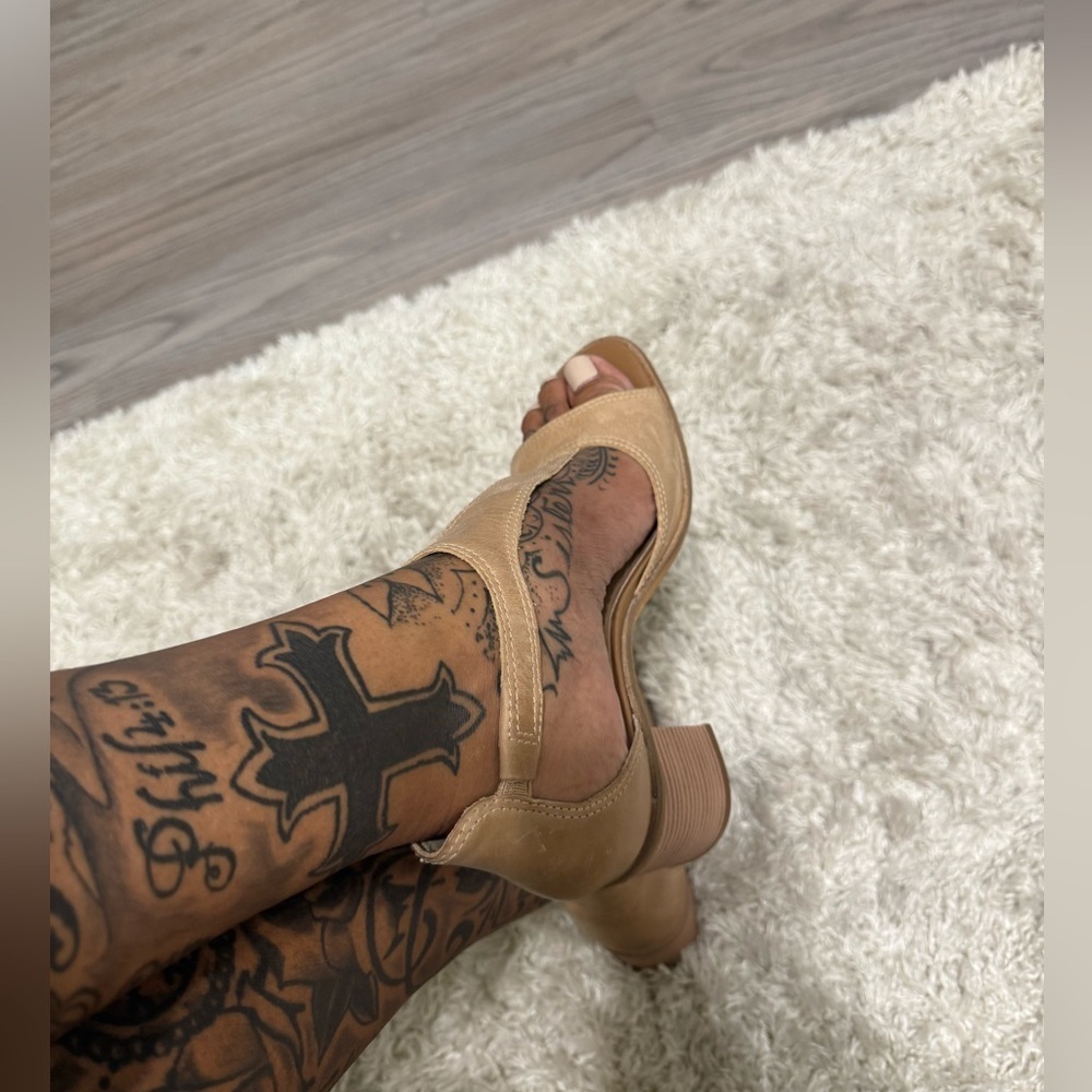 Lucky Brand Tan Women's Heels - Picture 4 of 13